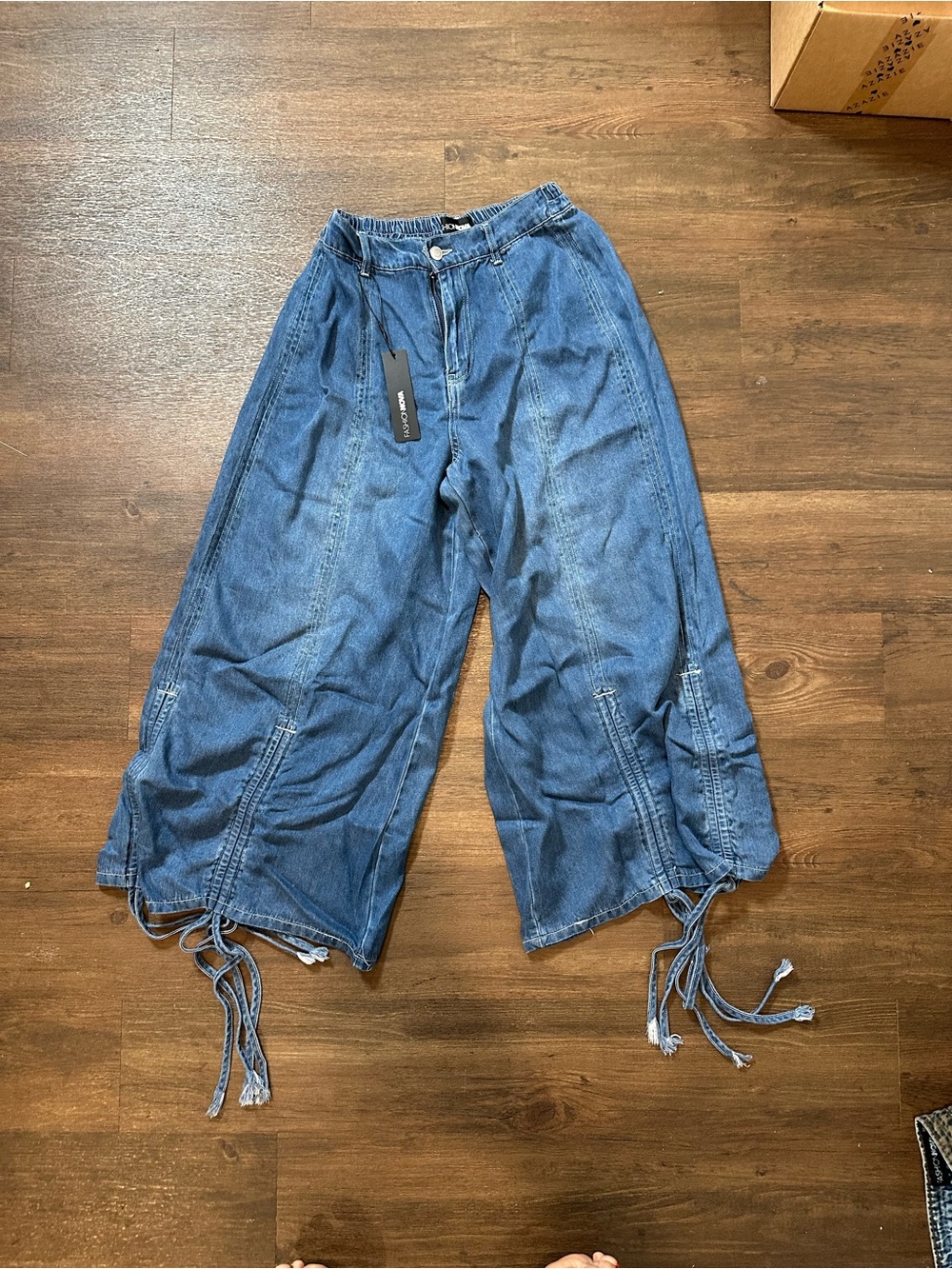 Fashion Nova Wide Leg Cabo Drapey Cinch
Cropped Jeans